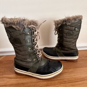 Sorel Kids Youth Girls Size 3 Tofino Green Winter Snow Boots Faux Fur LY1890-213
